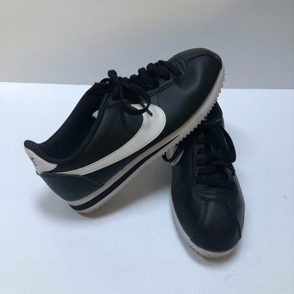 Ladies black/white Nike Cortez leather sneakers. Size 8.5 - Picture 1 of 8